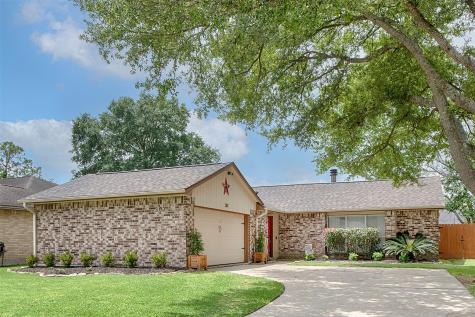 307 Knoll Forest Drive League City TX 77573