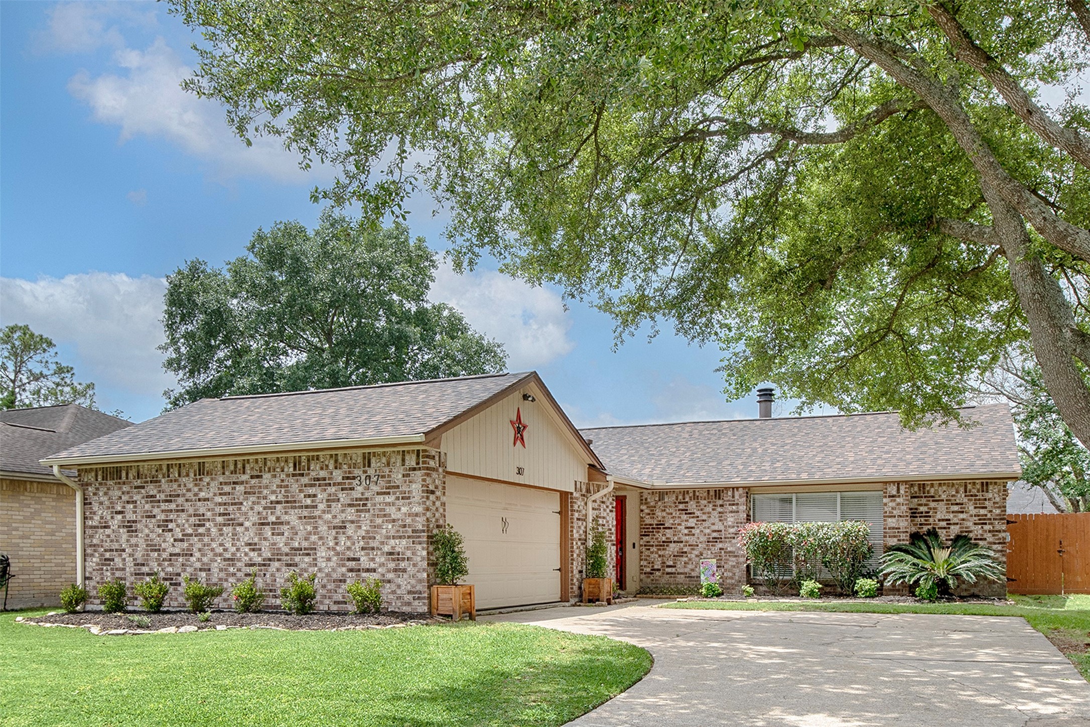 307 Knoll Forest Drive League City TX 77573