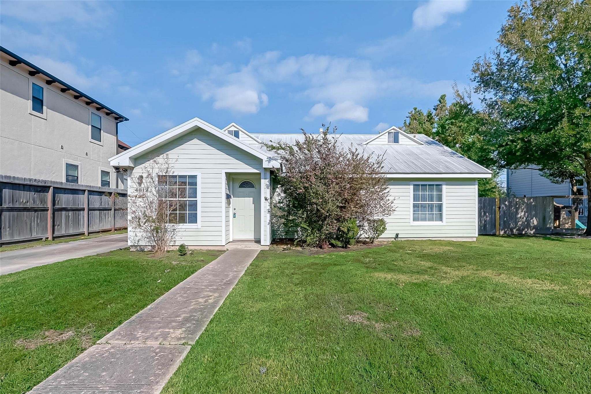 4812 Beech Street Bellaire TX 77401