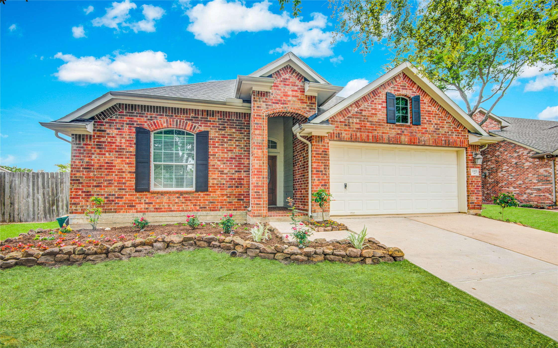 2002 Shore Breeze Drive Pearland TX 77584