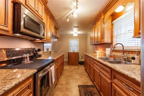 1910 16th Avenue N Texas City TX 77590