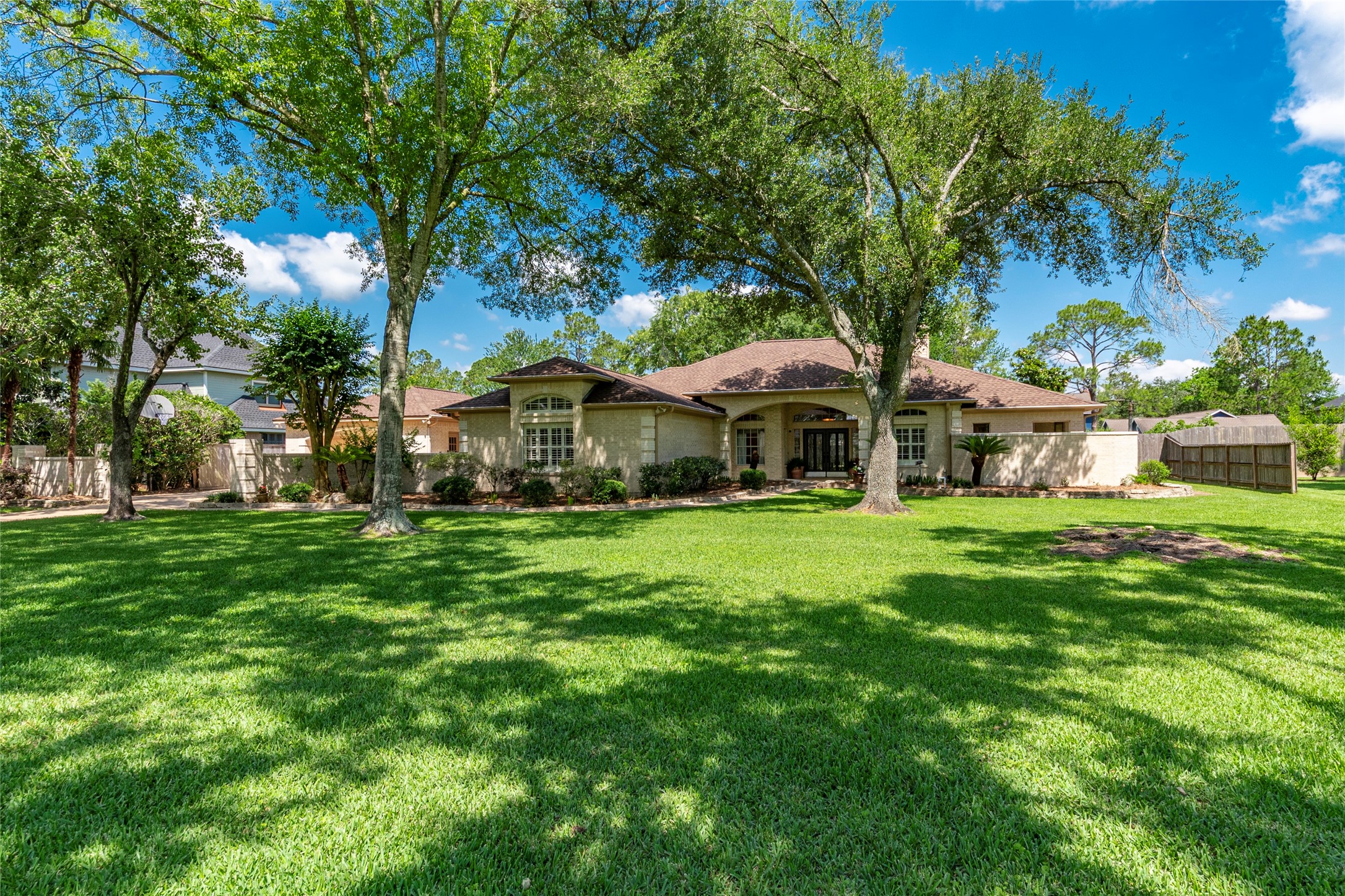 904 Pine Hollow Drive Friendswood TX 77546