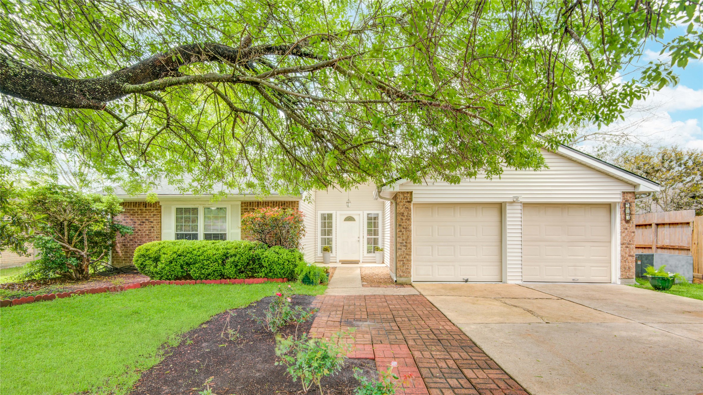 303 Forest Hills Drive League City TX 77573