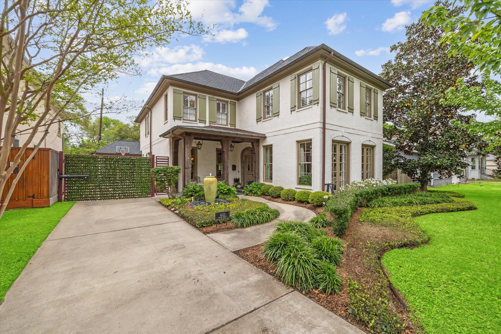 4623 Willow Street Bellaire TX 77401