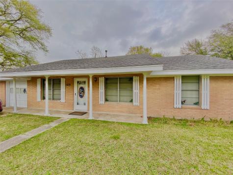 619 Carolyn Street Winnie TX 77665