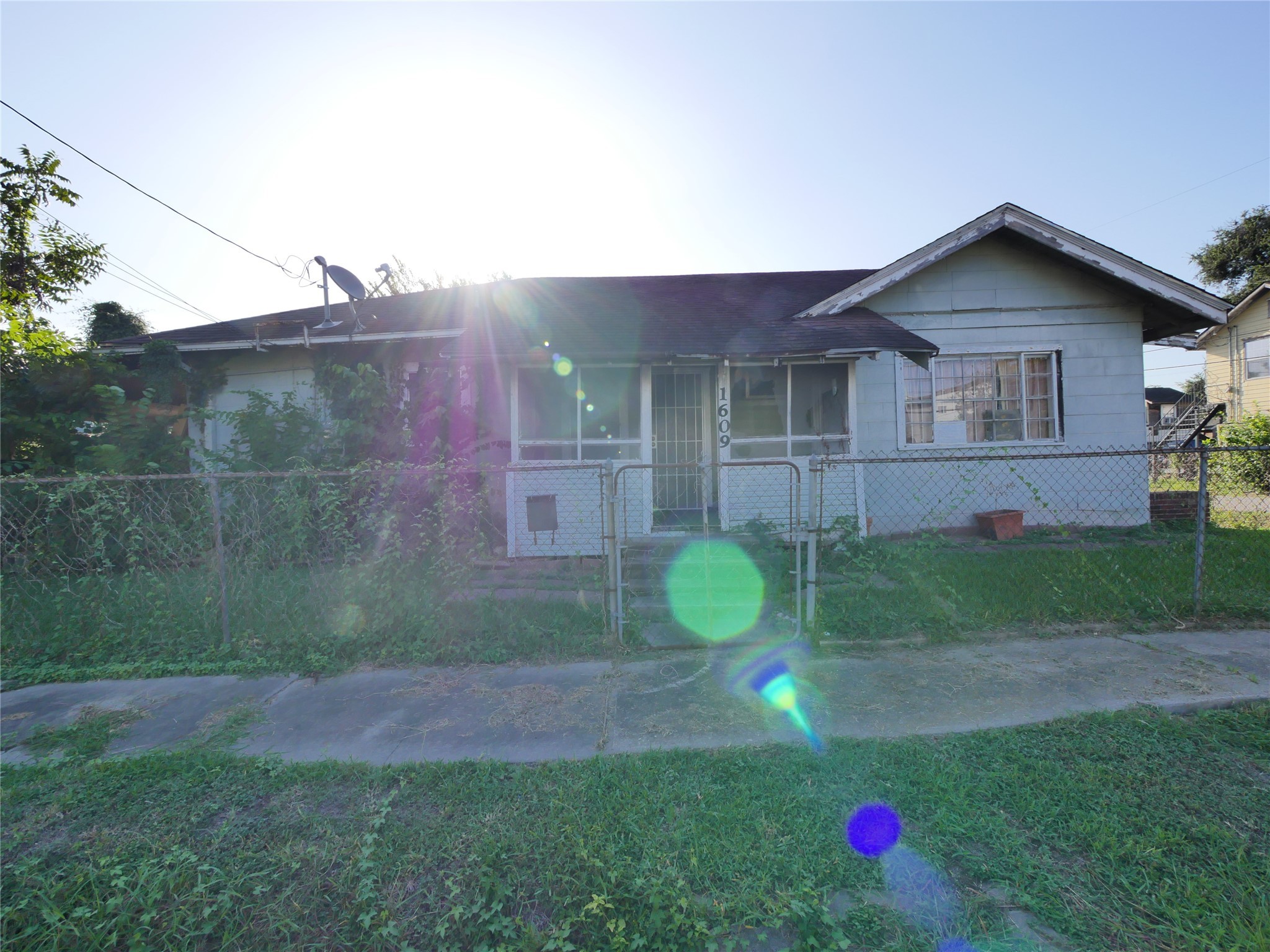 1609 Hussion Street Houston TX 77003