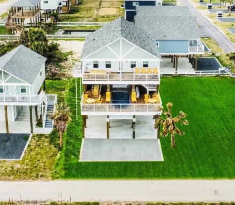 1038 Victoria Lane Gilchrist TX 77617