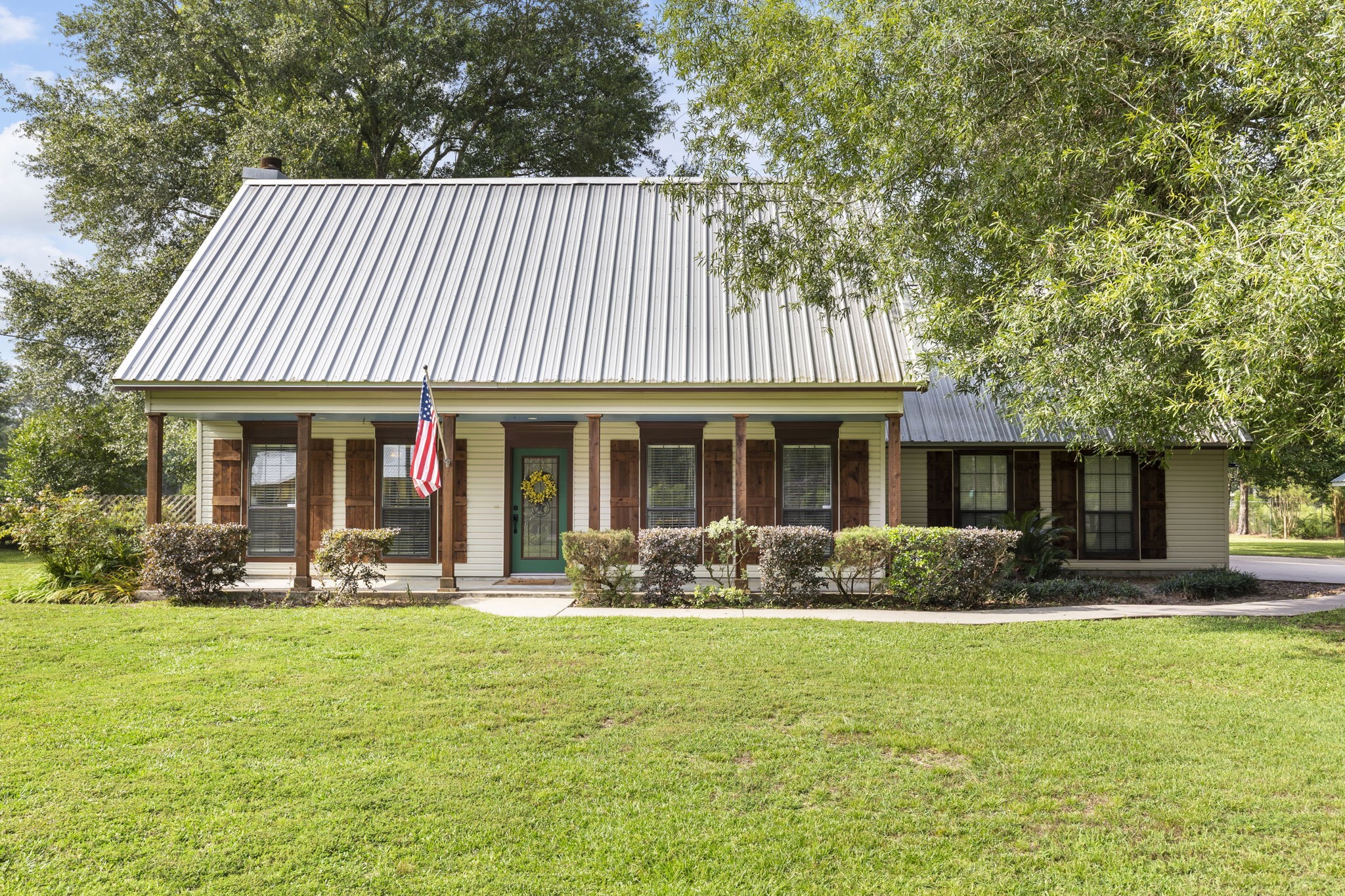 48 County Road 318 Cleveland TX 77327