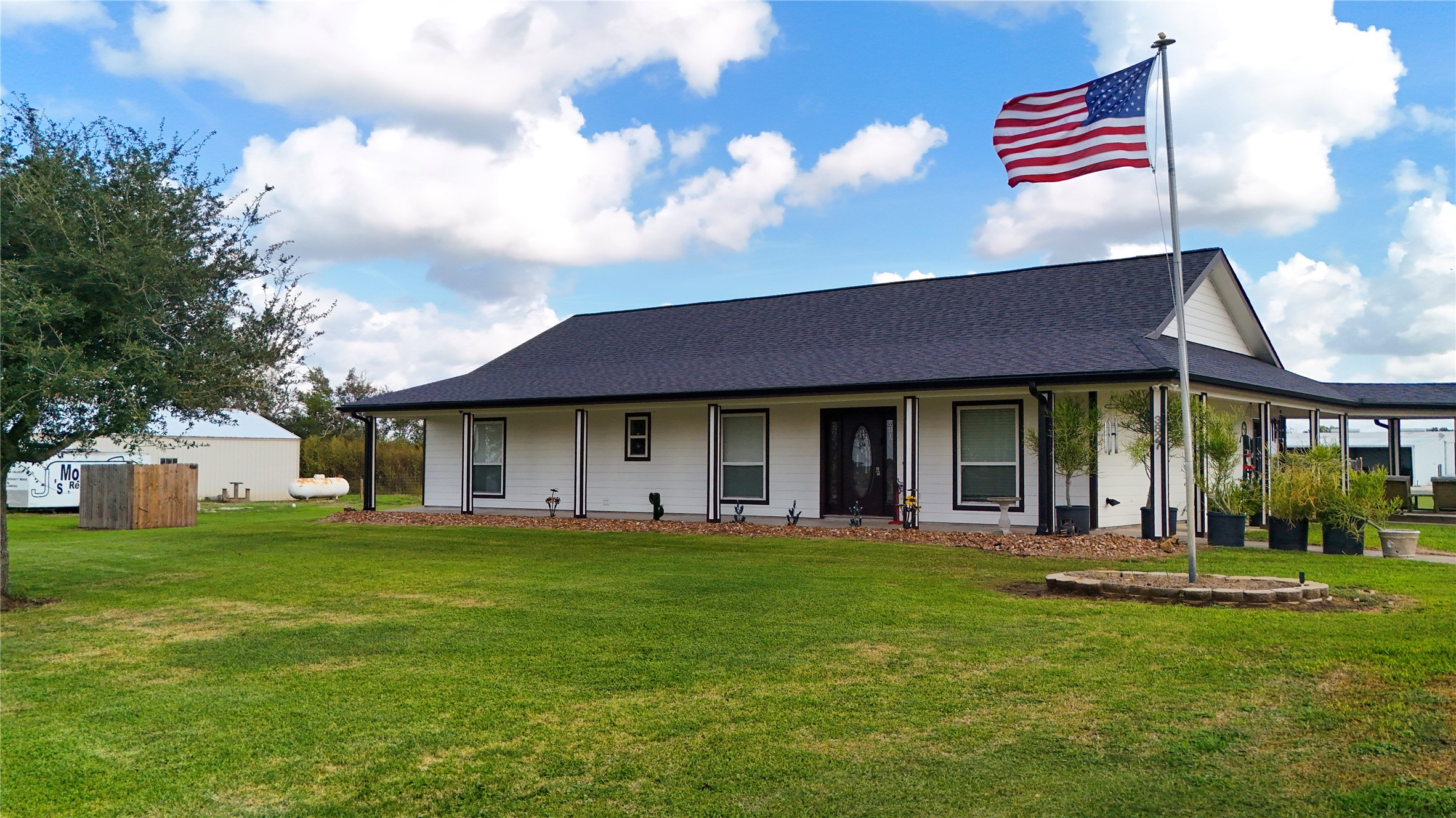 3827 County Road 209 Danbury TX 77534