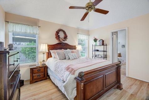 611 E Larkspur Circle Pearland TX 77584