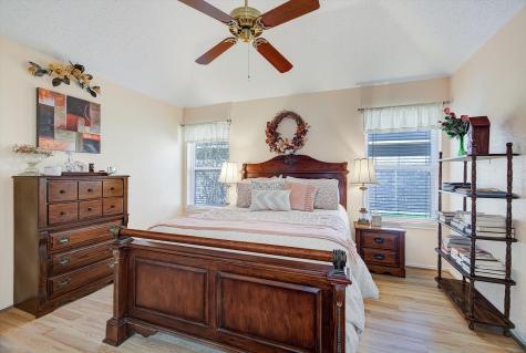 611 E Larkspur Circle Pearland TX 77584