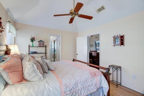 611 E Larkspur Circle Pearland TX 77584