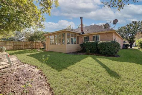 611 E Larkspur Circle Pearland TX 77584