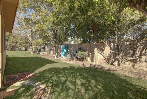 611 E Larkspur Circle Pearland TX 77584