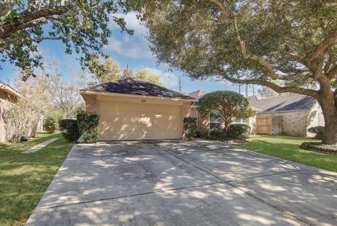611 E Larkspur Circle Pearland TX 77584
