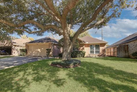611 E Larkspur Circle Pearland TX 77584