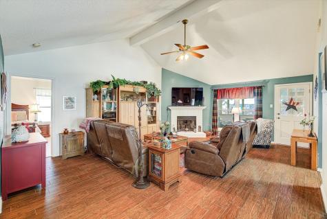 611 E Larkspur Circle Pearland TX 77584