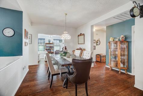 611 E Larkspur Circle Pearland TX 77584