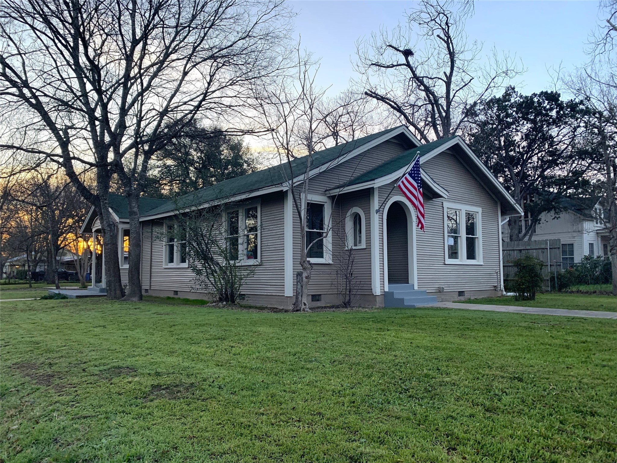 923 N Heideke Street Seguin TX 78155