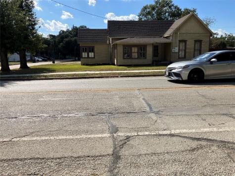 312 S Mechanic Street El Campo TX 77437