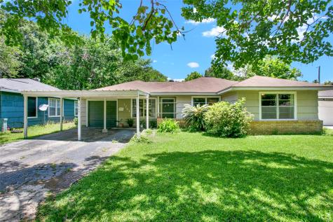 1721 S Park Drive Alvin TX 77511