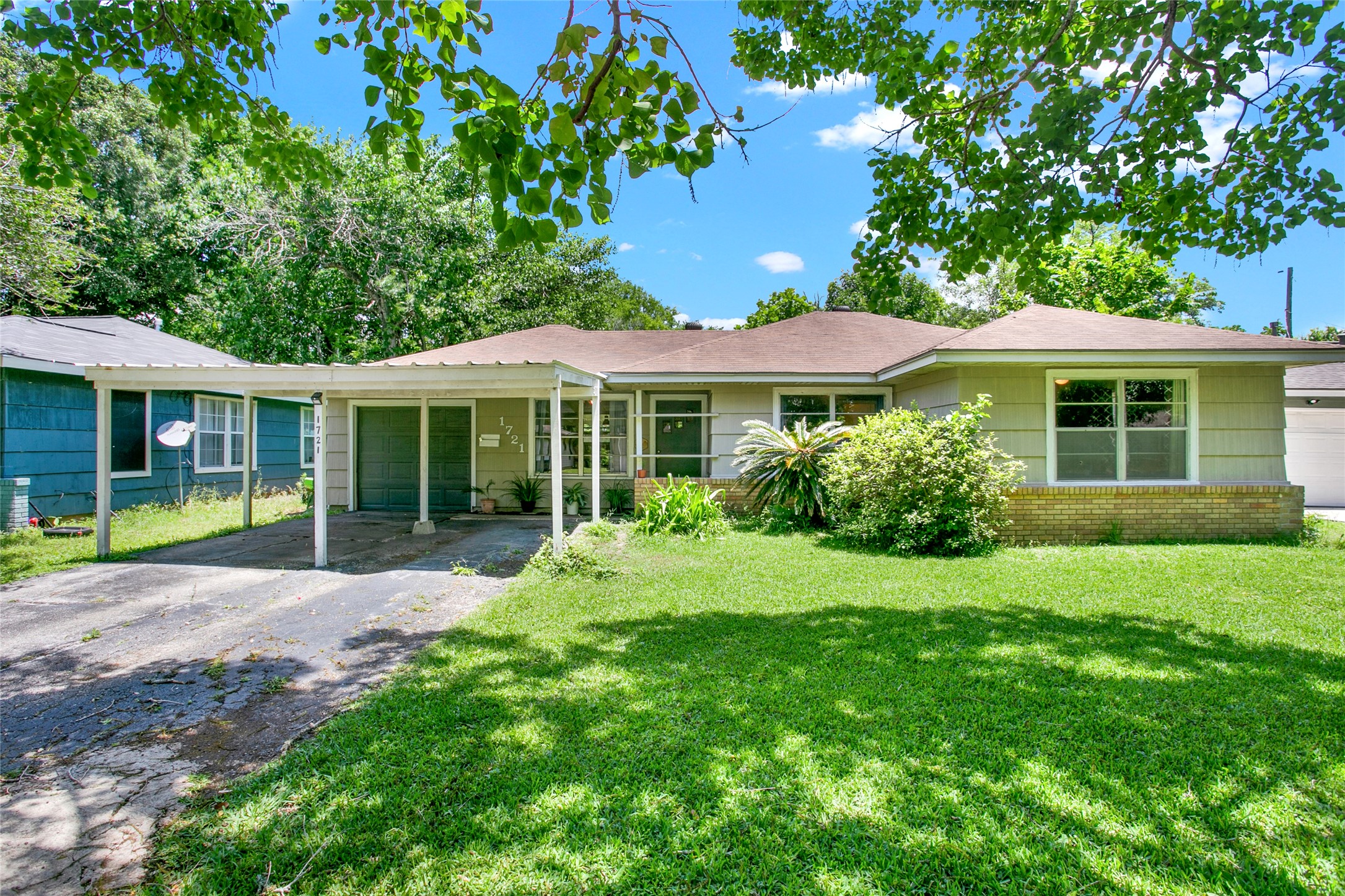 1721 S Park Drive Alvin TX 77511