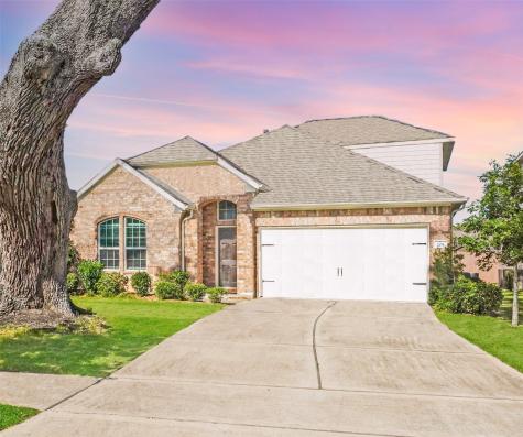 205 Woodside Court Clute TX 77531