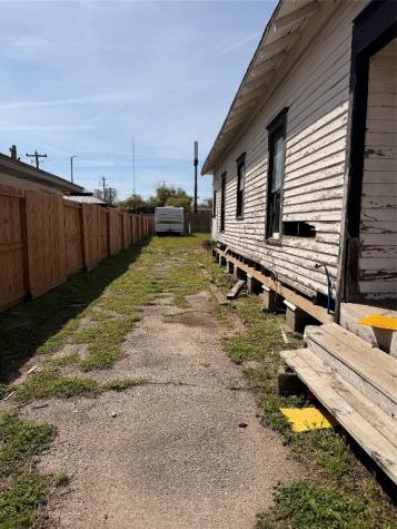 118 Van Molan Street Houston TX 77022