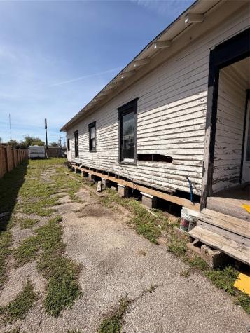 118 Van Molan Street Houston TX 77022