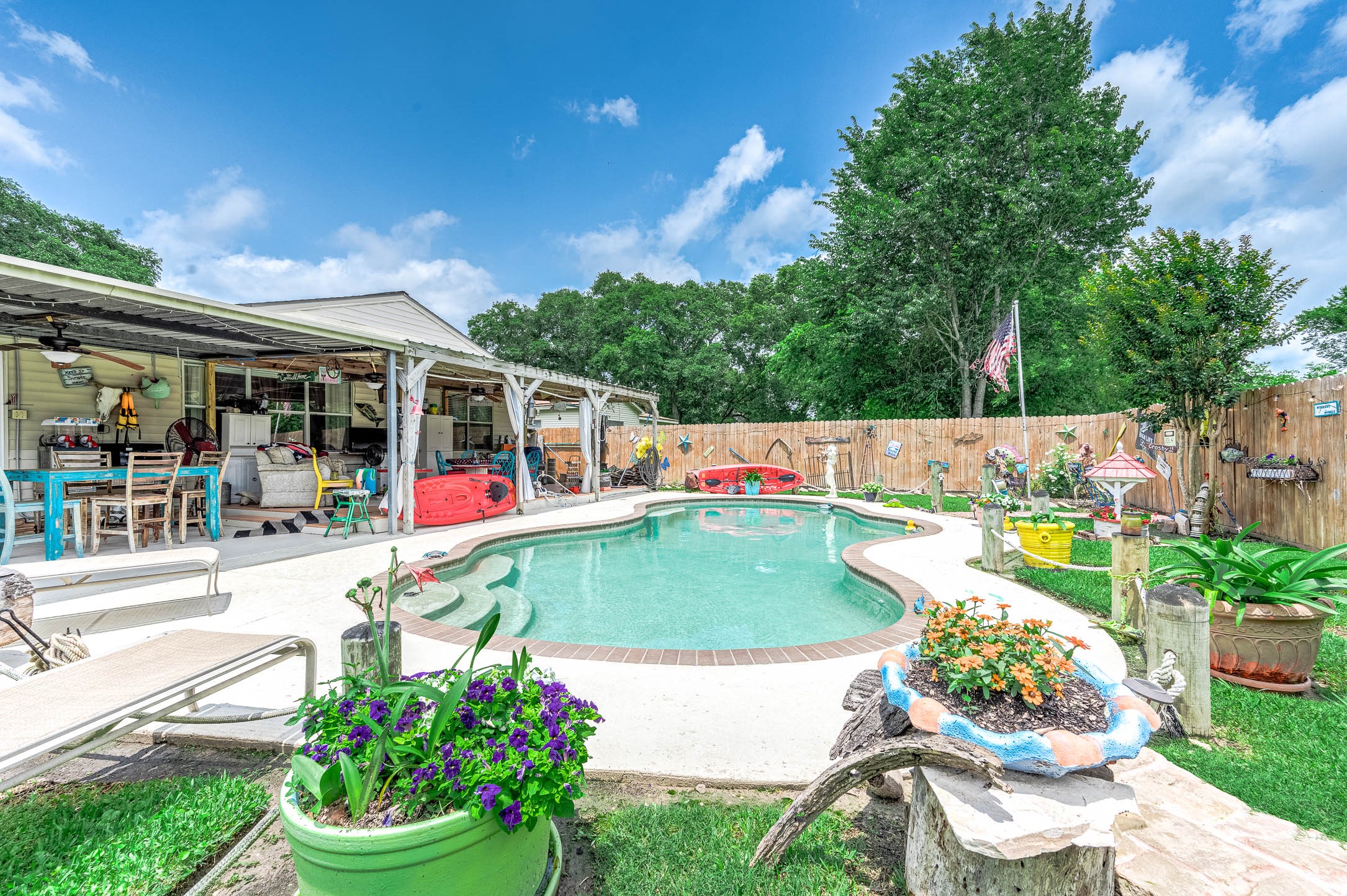 1107 S Main Street Highlands TX 77562