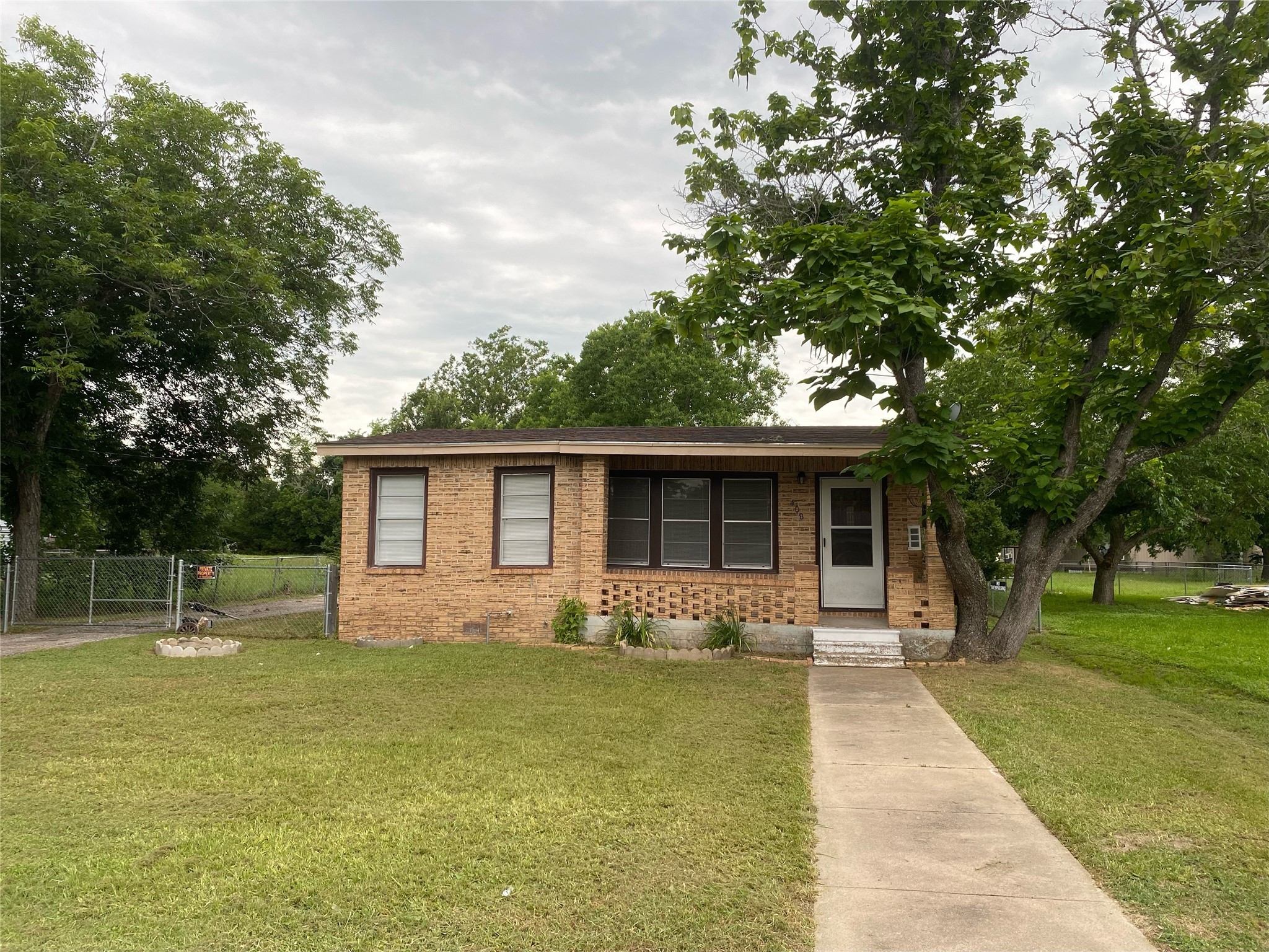 408 S Texana Street Hallettsville TX 77964