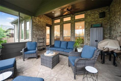 915 Falcon Hollow Lane Pinehurst TX 77362