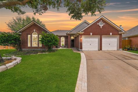 2707 Beacon Bay Circle Friendswood TX 77546