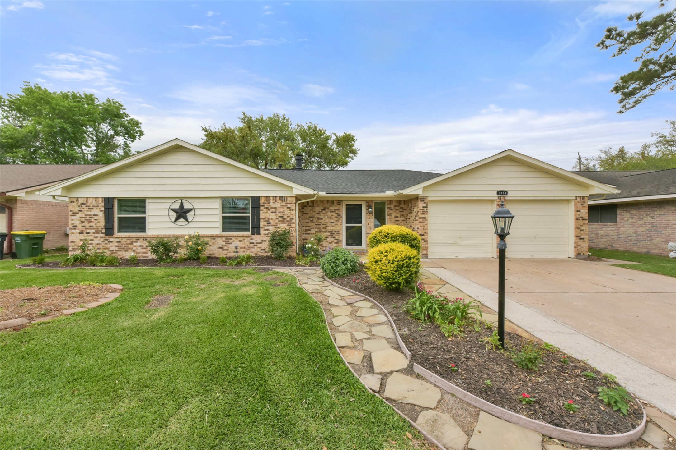 2714 Shady Creek Drive Pearland TX 77581