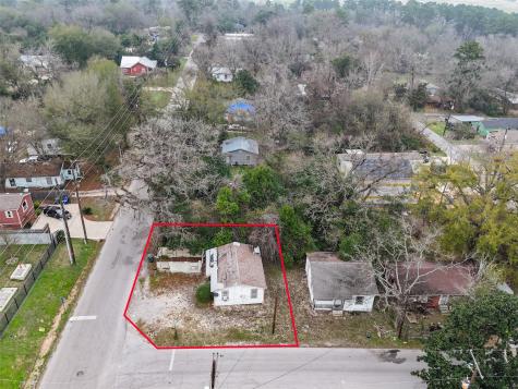 1918 Roosevelt Street Huntsville TX 77320