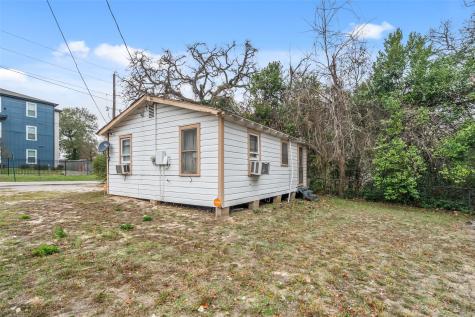 1918 Roosevelt Street Huntsville TX 77320