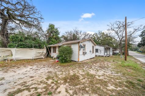 1918 Roosevelt Street Huntsville TX 77320