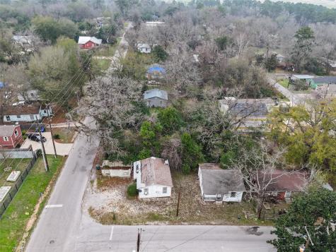 1918 Roosevelt Street Huntsville TX 77320
