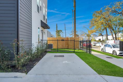 927 Fisher Street A Houston TX 77018