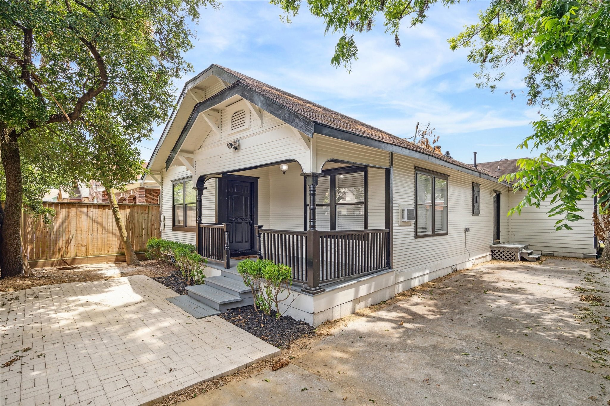 2006 Gentry Street Houston TX 77009