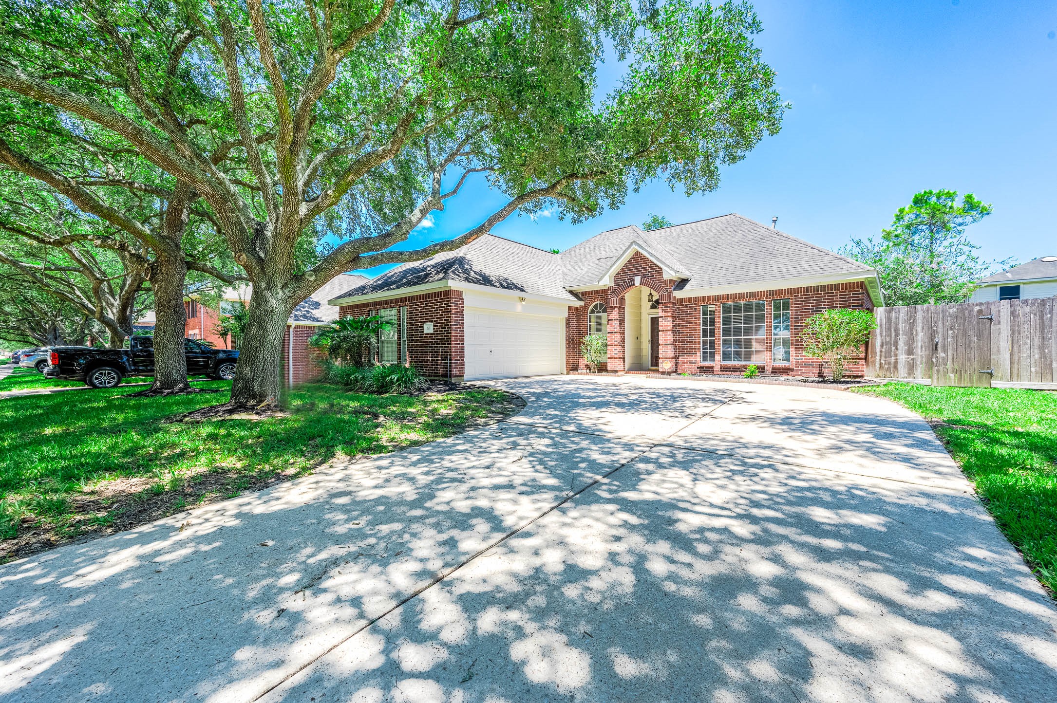 2733 W Oaks Boulevard Pearland TX 77584