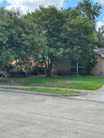 3719 Heatherbrook Drive Houston TX 77045