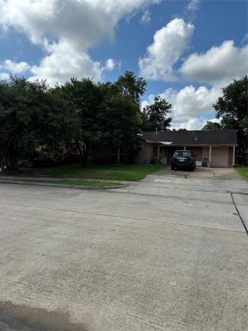 3719 Heatherbrook Drive Houston TX 77045