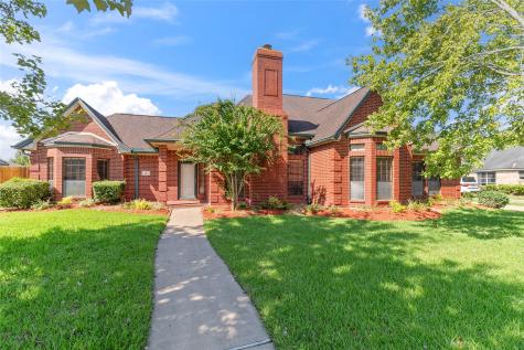 110 Indian Hawthorn Lake Jackson TX 77566
