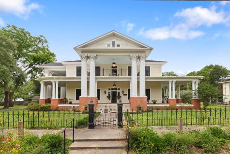 401 N Walnut Avenue Eagle Lake TX 77434
