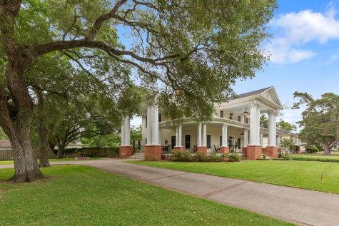 401 N Walnut Avenue Eagle Lake TX 77434