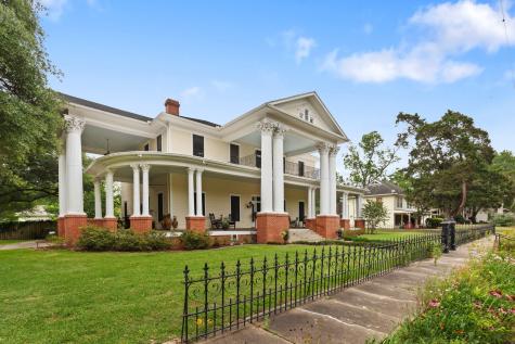 401 N Walnut Avenue Eagle Lake TX 77434