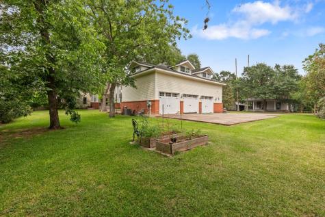 401 N Walnut Avenue Eagle Lake TX 77434