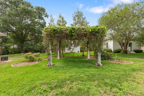 401 N Walnut Avenue Eagle Lake TX 77434