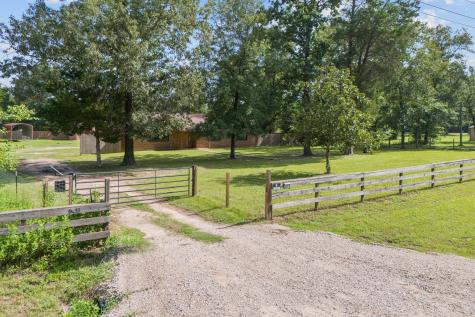 9433 County Line Road Willis TX 77378